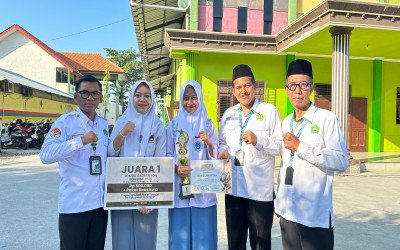 Sabet Juara 1 Badminton PORSENI Universitas Billfath 2026, Pasangan Ganda Putri MAN 2 Lamongan Tampil Perkasa