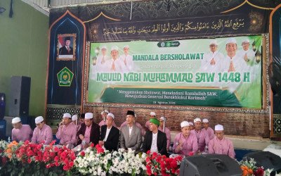 Penuh Khidmat dan Semarak, Peringatan Maulid Nabi Muhammad SAW di MAN 2 Lamongan Diwarnai Pembagian Doorprize