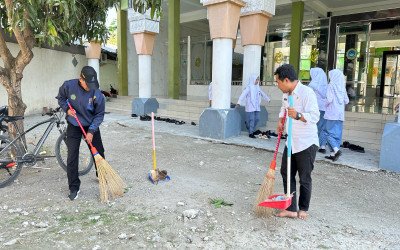 Sambut Hari Kemerdekaan dan Jaga Kesucian Rumah Ibadah, Warga MAN 2 Lamongan Gelar Aksi 