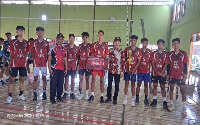 ​Kawinkan Gelar Juara! Tim Voli Putra dan Putri MAN 2 Lamongan Rajai Turnamen HUT RI Ke-81 Se-Kecamatan Babat