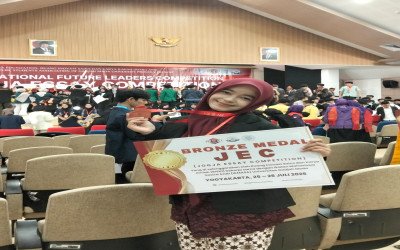 Ukir Prestasi Nasional, Murid MAN 2 Lamongan Raih Juara 3 Jogja Essay Competition di UGM